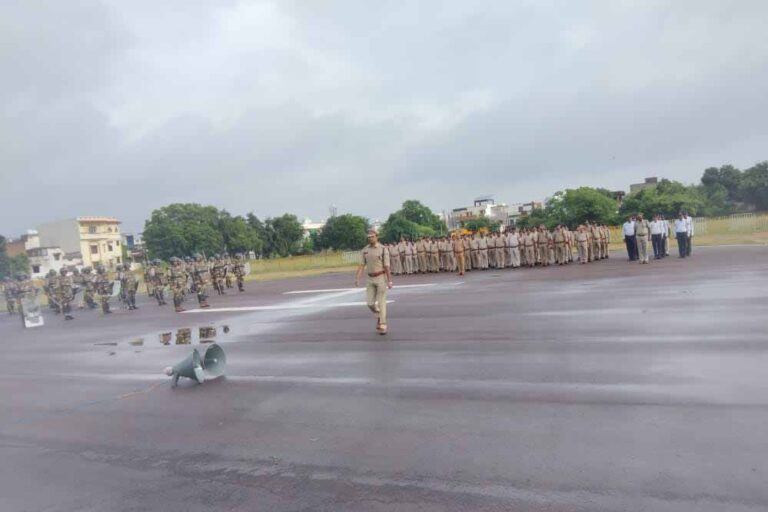 टीकमगढ़ पुलिस ने किया बलवा ड्रिल अभ्यास