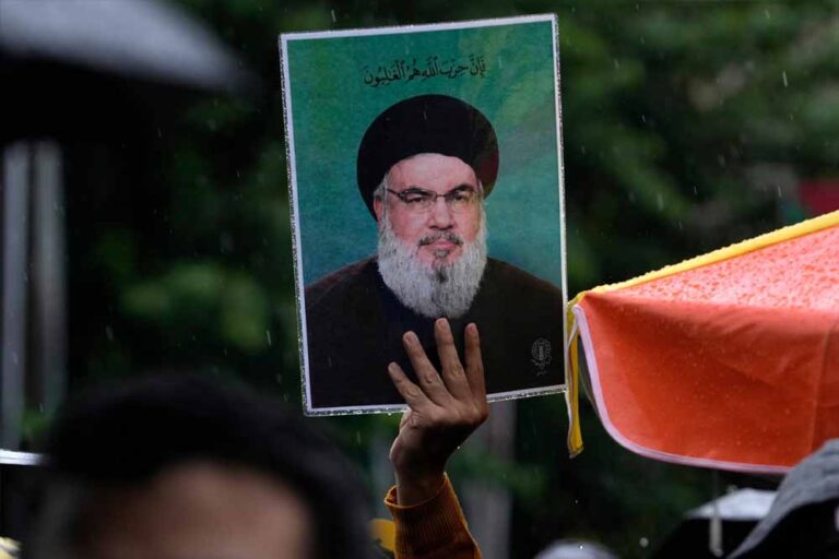 लखनऊ के इमामबाड़ा पर हजारों मुसलमानों ने इजरायल और नेतन्याहू के खिलाफ प्रदर्शन किया, नसरल्लाह को शहीद बताया