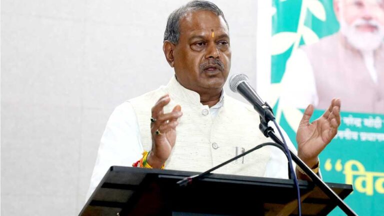 उद्यानिकी मंत्री कुशवाहा ने कृषकों के पंजीयन, भौतिक सत्यापन और नर्सरी में संचालित कार्यों की जानकारी प्राप्त की उद्यानिकी मंत्री कुशवाहा ने कृषकों के पंजीयन, भौतिक सत्यापन और नर्सरी में संचालित कार्यों की जानकारी प्राप्त की