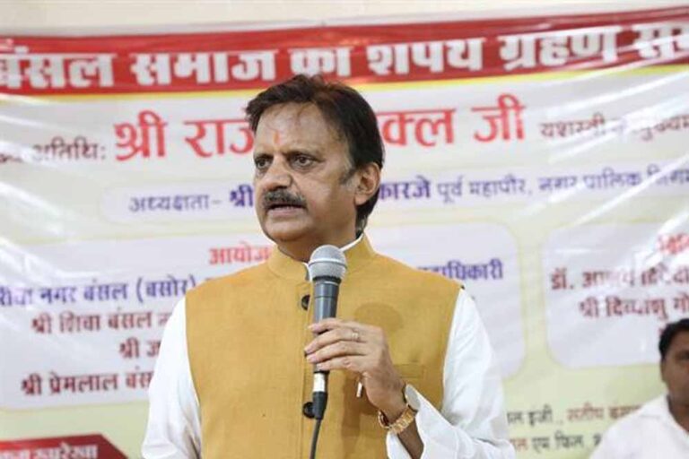 उप मुख्यमंत्री शुक्ल ने विकास कार्यों पर किया पत्रकारों से संवाद