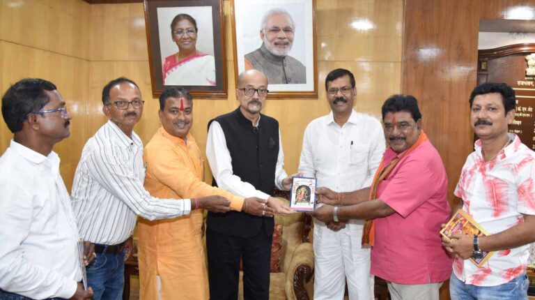 विधायक साहू ने राज्यपाल रमेन डेका की सौजन्य भेंट