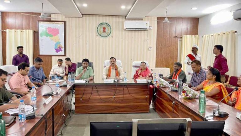 श्याम बिहारी जायसवाल ने दिए हाईमास्ट लाइट और विद्युत व्यवस्था में सुधार के निर्देश श्याम बिहारी जायसवाल ने दिए हाईमास्ट लाइट और विद्युत व्यवस्था में सुधार के निर्देश