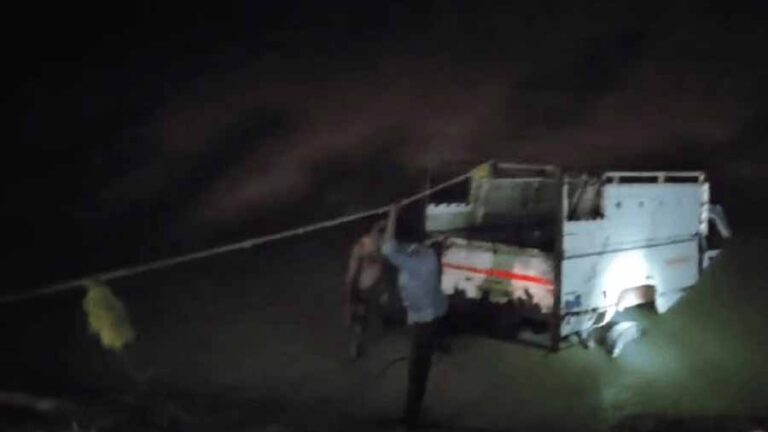 पिकअप वाहन हादसा में लापता दो और बच्चों का मिला शव, मृतकों की संख्या बढ़कर तीन