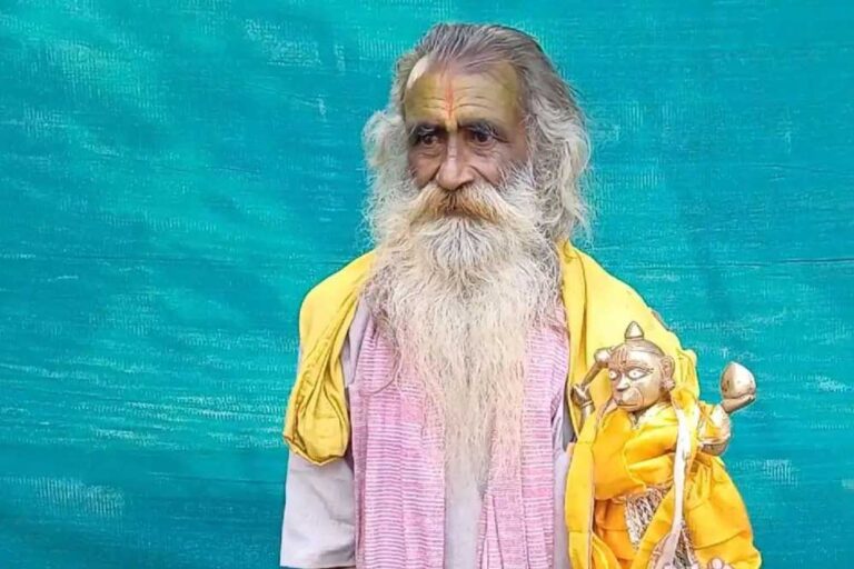 प्रभु की जमीन पर दबंगो ने किया कब्जा, जनसुनवाई में हनुमानजी की मूर्ति लेकर पहुंचे पुजारी ने सुनाई अपनी व्यथा प्रभु की जमीन पर दबंगो ने किया कब्जा, जनसुनवाई में हनुमानजी की मूर्ति लेकर पहुंचे पुजारी ने सुनाई अपनी व्यथा