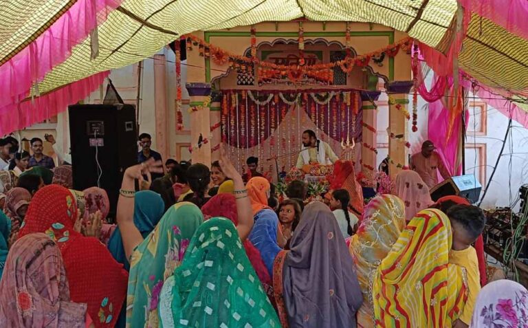 बम्होरी कला ओमेरे जी मंदिर प्रांगण में श्रीमद् भागवत कथा का सात दिवसीय आयोजन