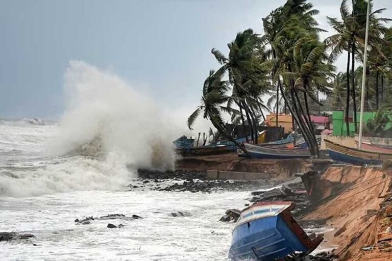 चक्रवाती तूफान ‘दाना’ बंगाल के कई जिलों में विकराल रूप लेगा,  मौसम विभाग का हाई अलर्ट जारी