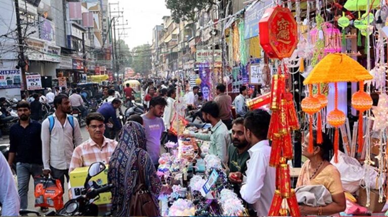 गुरु-पुष्य के महामुहूर्त ने इंदौर के बाजारों में स्वर्णिम चमक बिखरी, रियल स्टेट में 600 करोड़ रुपये के सौदे हुए गुरु-पुष्य के महामुहूर्त ने इंदौर के बाजारों में स्वर्णिम चमक बिखरी, रियल स्टेट में 600 करोड़ रुपये के सौदे हुए