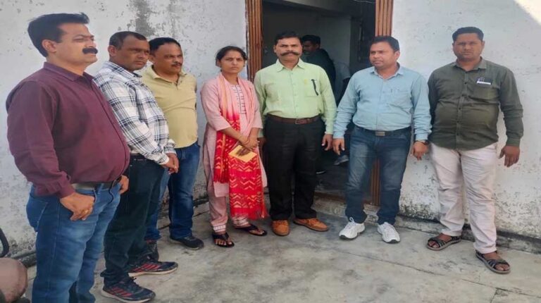 कपिलधारा कुआं के भुगतान करने के एवज में मांगी थी रिश्वत, महिला सरपंच को लोकायुक्त ने किया गिरफ्तार कपिलधारा कुआं के भुगतान करने के एवज में मांगी थी रिश्वत, महिला सरपंच को लोकायुक्त ने किया गिरफ्तार