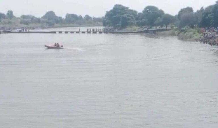 देहरी घाट पर हादसा नदी में डूबे मामा-भांजा, रेस्क्यू टीम ने तीन की जान बचाई