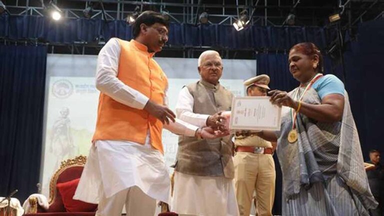 बंदिश, भाषा और भौगोलिक सीमाओं से परे भजनों की राजभवन में हुई प्रस्तुति