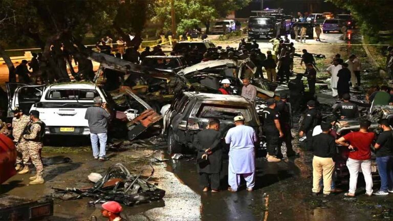 कराची के जिन्ना इंटरनेशनल एयरपोर्ट पर जोरदार धमाका, 3 की मौत; 17 घायल