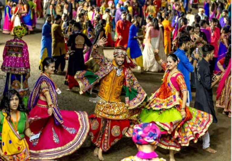 मनेंद्रगढ़ के गरबा नाइट्स धूम में उमड़ी भीड़, स्वास्थ्य मंत्री हुए शामिल मनेंद्रगढ़ के गरबा नाइट्स धूम में उमड़ी भीड़, स्वास्थ्य मंत्री हुए शामिल