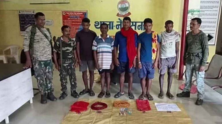छत्तीसगढ़-बीजापुर में महिला समेत सात नक्सली गिरफ्तार छत्तीसगढ़-बीजापुर में महिला समेत सात नक्सली गिरफ्तार