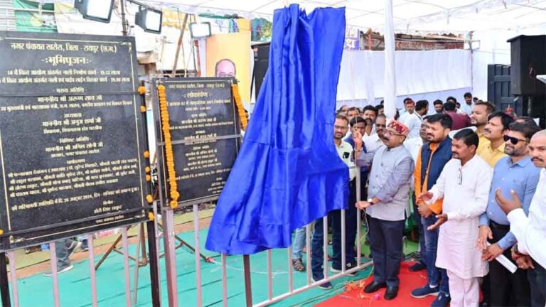 छत्तीसगढ़ के डिप्टी सीएम साव ने हितग्राहियों को 7 लाख के चेक भी बांटे छत्तीसगढ़ के डिप्टी सीएम साव ने हितग्राहियों को 7 लाख के चेक भी बांटे