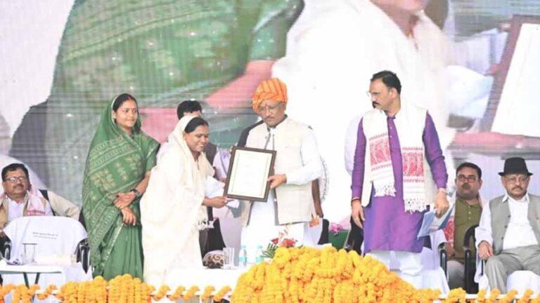 करमा त्यौहार एकता का प्रतीक और हमारी पुरानी परंपरा है : मुख्यमंत्री साय करमा त्यौहार एकता का प्रतीक और हमारी पुरानी परंपरा है : मुख्यमंत्री साय