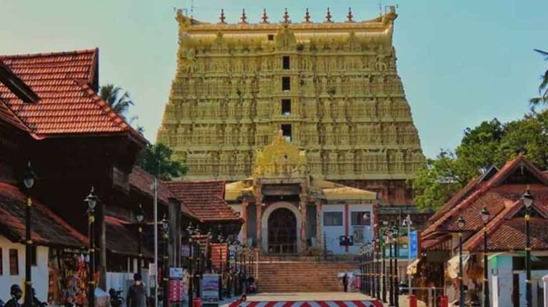 केरल के श्री पद्मनाभ स्वामी मंदिर से बर्तन की चोरी केरल के श्री पद्मनाभ स्वामी मंदिर से बर्तन की चोरी