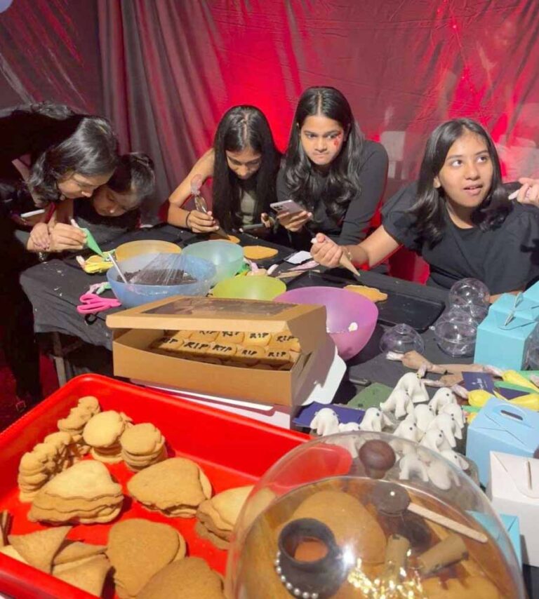 रोटरी क्लब ऑफ रायपुर ने कॉस्मो दिवस पर  ‘क्रीपी कार्निवल’ का किया आयोजन