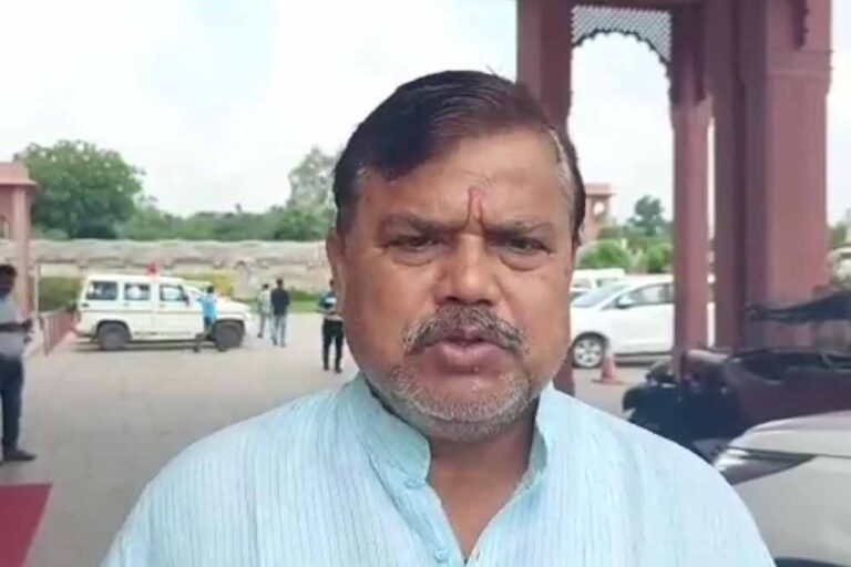 काशी नरेश की गली में किया संजीवनी क्लीनिक का लोकार्पण – ऊर्जा मंत्री तोमर