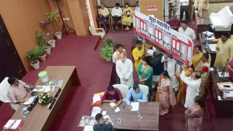 रायपुर नगर निगम की सामान्य सभा, महापौर द्वारा 8 पार्षदों के सवालों को निरस्त करने पर विपक्ष ने जताया विरोध