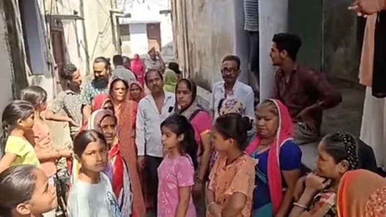 राजस्थान-अलवर: पानी की समस्या को लेकर प्रदर्शन कर रहे लोगों को पार्षद ने दी धमकी