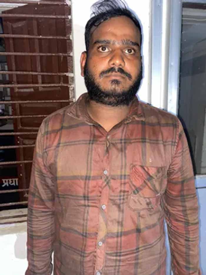 अमेठी हत्याकांड के आरोपी को नोएडा एसटीएफ ने जेवर टोल से दबोचा अमेठी हत्याकांड के आरोपी को नोएडा एसटीएफ ने जेवर टोल से दबोचा