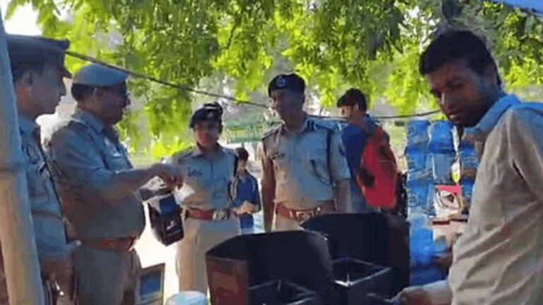 ऑपरेशन प्रहार-2 के तहत 75 आरोपियों के खिलाफ कार्रवाई, 64 किलो गांजे के साथ नशे के कई सामान जब्त ऑपरेशन प्रहार-2 के तहत 75 आरोपियों के खिलाफ कार्रवाई, 64 किलो गांजे के साथ नशे के कई सामान जब्त