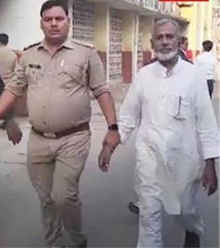 अयोध्या के भदरसा गैंगरेप केस में विशेष न्यायाधीश पॉक्सो एक्ट निरुपमा विक्रम की अदालत में हुई सुनवाई अयोध्या के भदरसा गैंगरेप केस में विशेष न्यायाधीश पॉक्सो एक्ट निरुपमा विक्रम की अदालत में हुई सुनवाई