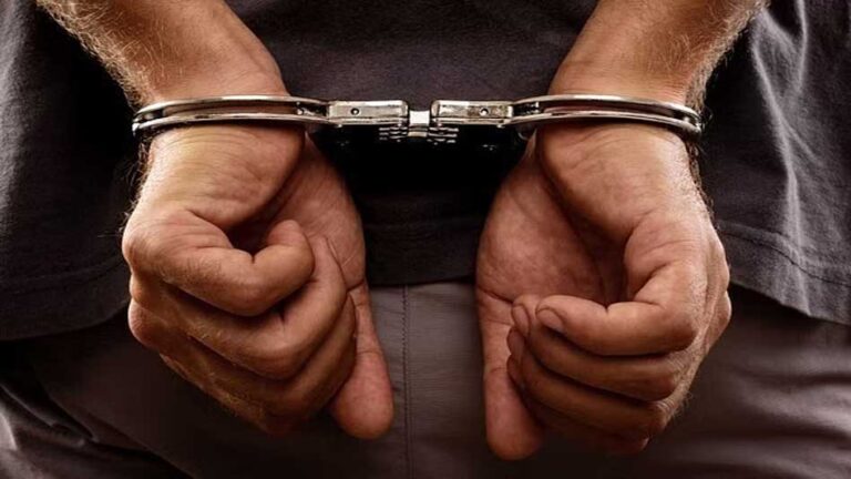 पुलिस ने झाबुआ से ब्राउन शुगर के साथ दो और मंदसौर से एक स्मैक तस्कर गिरफ्तार पुलिस ने झाबुआ से ब्राउन शुगर के साथ दो और मंदसौर से एक स्मैक तस्कर गिरफ्तार