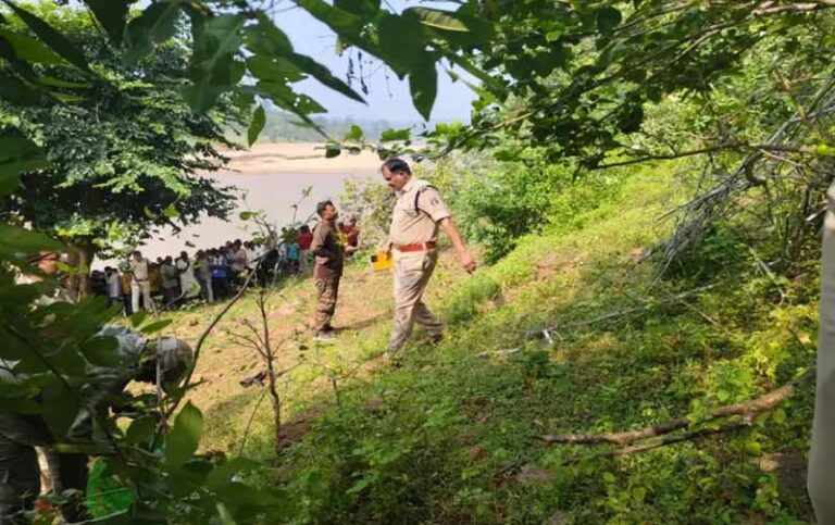 छत्तीसगढ़ में दिल दहलाने वाली घटना, 10 साल के मासूम का सिर कटा शव मिला छत्तीसगढ़ में दिल दहलाने वाली घटना, 10 साल के मासूम का सिर कटा शव मिला