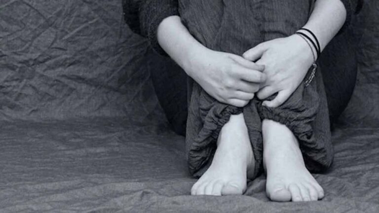 खुरई में 14 साल की किशोरी के साथ सामूहिक दुष्कर्म, गांववालों ने घेरा थाना, दो अपचारी नाबालिगों के खिलाफ मामला दर्ज