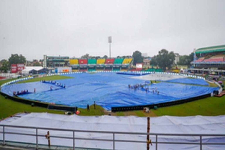 भारत बनाम न्यूजीलैंड : पहले टेस्ट मैच में बारिश के चलते टॉस में देरी