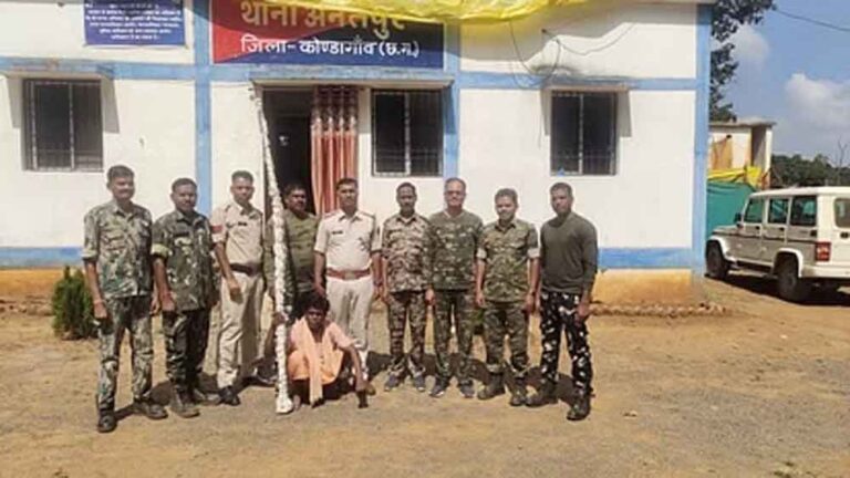 छत्तीसगढ़-कोण्डागांव में मक्के की आड़ में गांजे की खेती करते आरोपी गिरफ्तार छत्तीसगढ़-कोण्डागांव में मक्के की आड़ में गांजे की खेती करते आरोपी गिरफ्तार