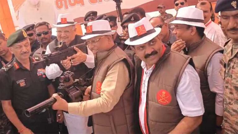 भव्य सशस्त्र सैन्य समारोह को एक दिन और बढ़ाने का मुख्यमंत्री साय ने किया एलान