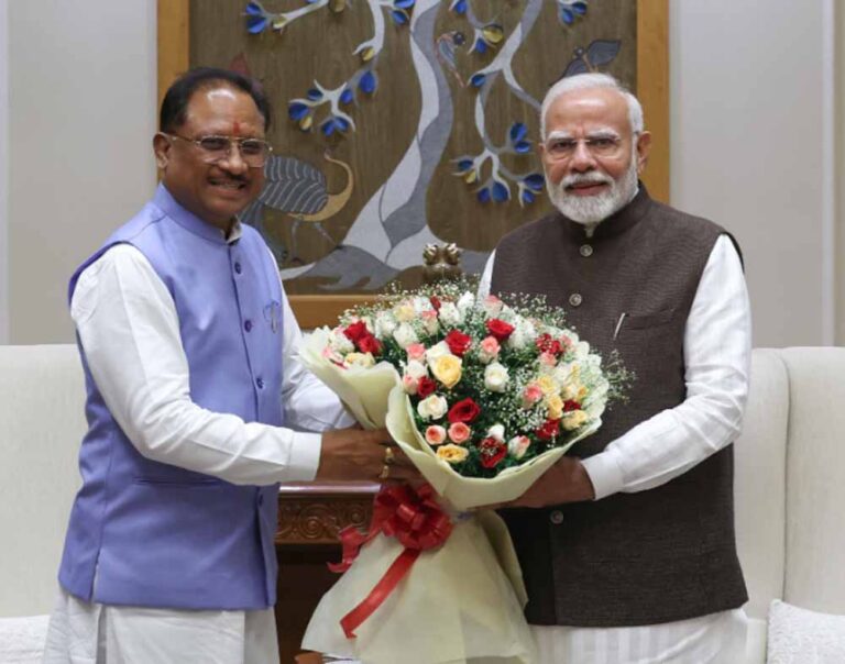 मुख्यमंत्री विष्णुदेव साय की प्रधानमंत्री नरेंद्र मोदी से मुलाकात, राज्य की विकास योजनाओं और नक्सल उन्मूलन पर की चर्चा