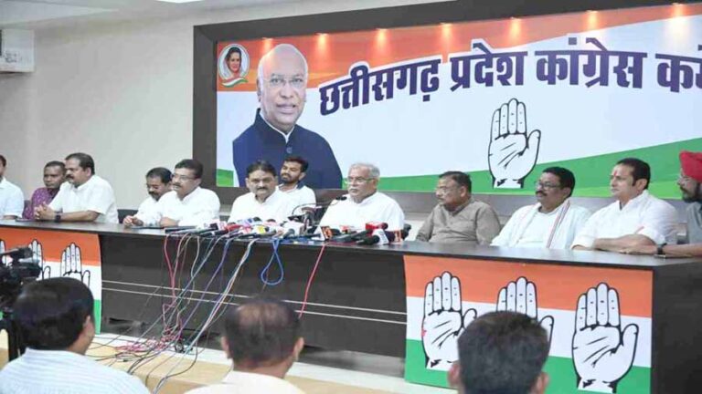 कवर्धा जिले के लोहारीडीह गांव में घटित घटना पर कांग्रेस लगातार सरकार पर कर रही हमला कवर्धा जिले के लोहारीडीह गांव में घटित घटना पर कांग्रेस लगातार सरकार पर कर रही हमला