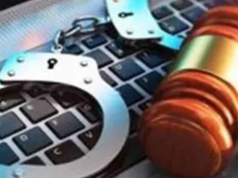 ‘डिजिटल अरेस्ट’ मामले में ठगों ने फर्जी सीबीआई और नकली चीफ जस्टिस के ऑर्डर तक पेश कर दिए ‘डिजिटल अरेस्ट’ मामले में ठगों ने फर्जी सीबीआई और नकली चीफ जस्टिस के ऑर्डर तक पेश कर दिए