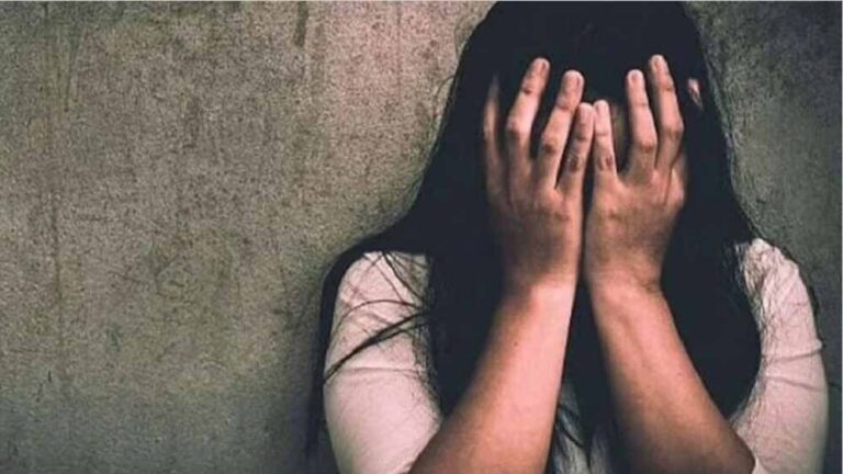 रीवा से एक और भयावह मामला: पति के सामने पत्नी का हुआ गैंगरेप, पुलिस ने की कार्यवाही 100 से अधिक लोग अरेस्ट रीवा से एक और भयावह मामला: पति के सामने पत्नी का हुआ गैंगरेप, पुलिस ने की कार्यवाही 100 से अधिक लोग अरेस्ट