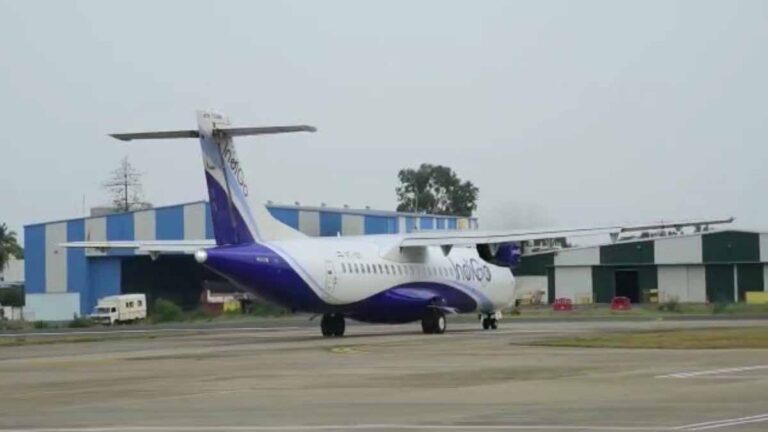 जगदलपुर-रायपुर फ्लाइट की मां दंतेश्वरी एयरपोर्ट पर कराई गई इमरजेंसी लैंडिंग,  टेकऑफ करते ही टूटी खिड़की