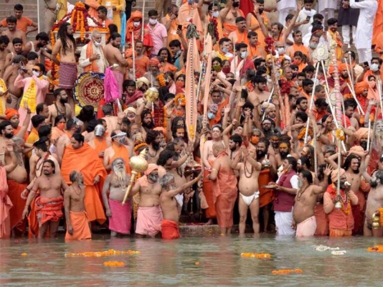 अखिल भारतीय अखाड़ा परिषद द्वारा कुंभ मेले में राजसी स्नान और छावनी प्रवेश नामों की घोषणा होगी जल्द अखिल भारतीय अखाड़ा परिषद द्वारा कुंभ मेले में राजसी स्नान और छावनी प्रवेश नामों की घोषणा होगी जल्द