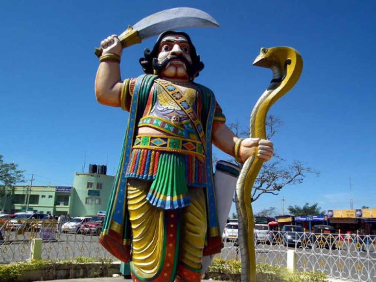 महिषासुर वध को छल मानता है ये समुदाय, नवरात्रि पर होती है असुर की पूजा महिषासुर वध को छल मानता है ये समुदाय, नवरात्रि पर होती है असुर की पूजा