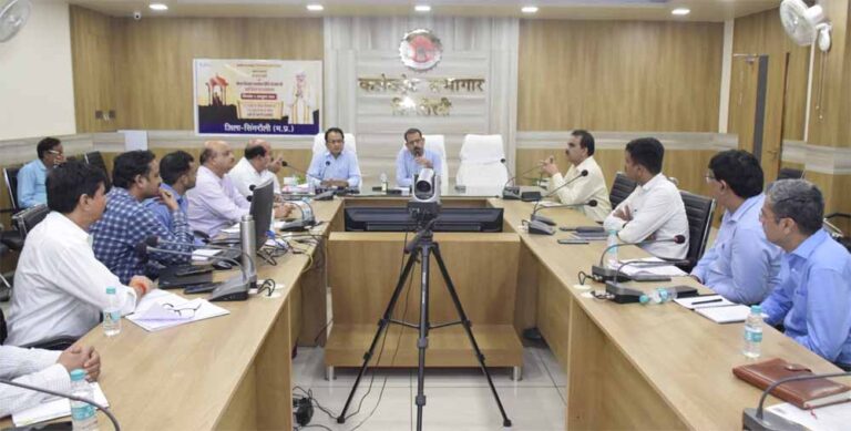 कलेक्टर की अध्यक्षता में औद्योगिक ईकइयों के प्रतिनिधियो के साथ बैठक आयोजित