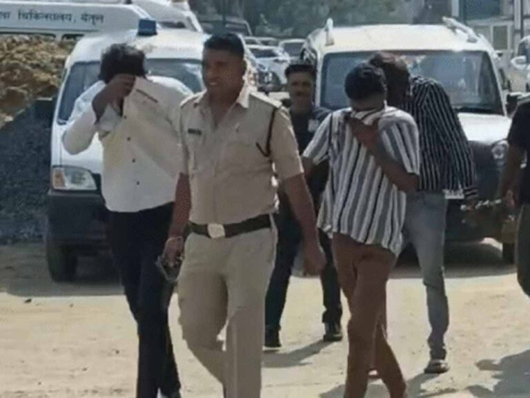 बैतूल में पुलिस ने सोने-चांदी के एक व्यापारी के अपहरण के बाद चार आरोपियों को गिरफ्तार कर लिया बैतूल में पुलिस ने सोने-चांदी के एक व्यापारी के अपहरण के बाद चार आरोपियों को गिरफ्तार कर लिया