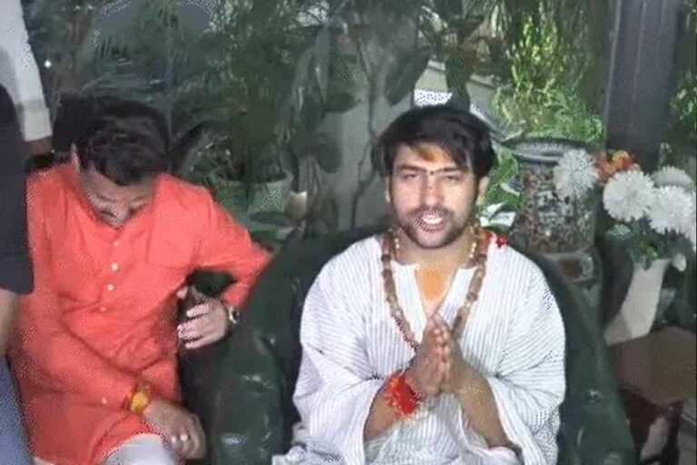 पंडित धीरेन्द्र कृष्ण शास्त्री ने प्रधानमंत्री मोदी के ‘एक रहेंगे तो सेफ रहेंगे’ बयान का समर्थन किया पंडित धीरेन्द्र कृष्ण शास्त्री ने प्रधानमंत्री मोदी के ‘एक रहेंगे तो सेफ रहेंगे’ बयान का समर्थन किया