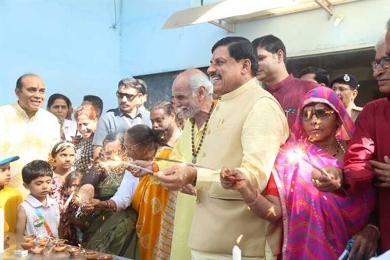 प्रमुख धार्मिक स्थलों में संचालित किए जाएंगे वृद्धाश्रम : मुख्यमंत्री डॉ. यादव प्रमुख धार्मिक स्थलों में संचालित किए जाएंगे वृद्धाश्रम : मुख्यमंत्री डॉ. यादव