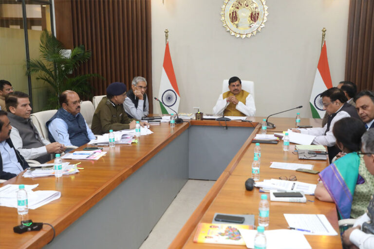 खाद वितरण कार्य व्यवस्थित हो, कालाबाजारी करने वालों के विरूद्ध उठाएं सख्त कदम : मुख्यमंत्री डॉ. यादव