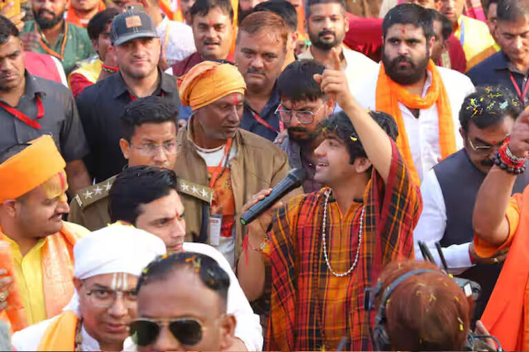 धीरेंद्र कृष्ण शास्त्री की हिंदू जोड़ो यात्रा में शामिल होने देश से ही नहीं विदेशों से भी आ रहे भक्त धीरेंद्र कृष्ण शास्त्री की हिंदू जोड़ो यात्रा में शामिल होने देश से ही नहीं विदेशों से भी आ रहे भक्त