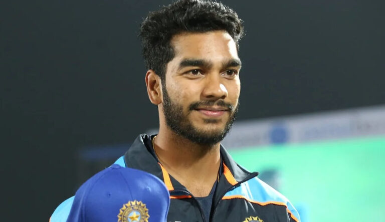 वेंकटेश अय्यर के बाद इंदौर के ही आवेश ख़ान पर हुई पैसों की बरसात, लखनऊ ने 9 करोड़ 75 लाख में खरीदा