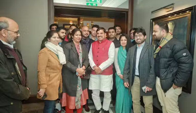 CM डॉ. मोहन यादव लंदन पहुंचे, प्रवासी भारतीयों ने गर्मजोशी से किया स्वागत