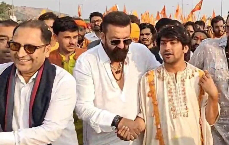 धीरेंद्र कृष्ण शास्त्री ने कहा कि देश में 100 करोड़ हिंदू हैं, एक करोड़ को सड़क पर आना चाहिए नहीं तो आने वाले समय में वे घरों में कब्जा कर लेंगे धीरेंद्र कृष्ण शास्त्री ने कहा कि देश में 100 करोड़ हिंदू हैं, एक करोड़ को सड़क पर आना चाहिए नहीं तो आने वाले समय में वे घरों में कब्जा कर लेंगे