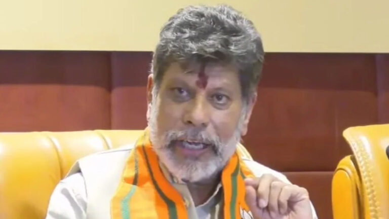 किरण सिंह देव ने धान खरीदी मुद्दे पर कांग्रेस अध्यक्ष दीपक बैज पर जमकर निशाना साधा है